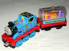 TAKE Along / TAKE-n-Play cu magnet - Thomas and Friends trenulet jucarie - Happy Birthday THOMAS - Special Edition foto