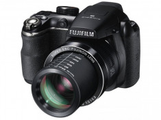 Aparat foto digital Fujifilm FinePix S4200, 14MP, Black, Card 4GB, Geanta foto