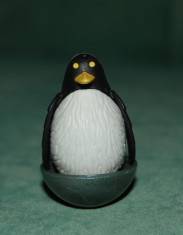 Figurina, jucarie din ou kinder surprise, pinguin hopa-mitica, plastic, colectie, anii &amp;#039;90 foto