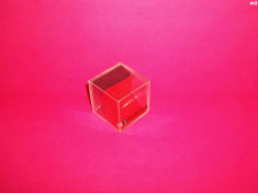 figurina cub cu bile din plastic foto