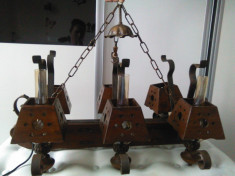 Deosebit candelabru vechi din lemn masiv si fier forjat, are sase brate, model unicat, functionabil, cantareste 8 kg, de colectie/decor. foto