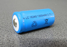 Acumulator tip UltraFire 16340 1300mAh 3.7V Li-ion LC+ foto