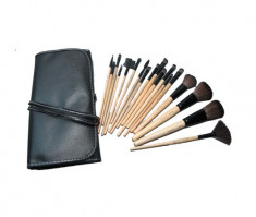 Set Profesional Bobbi Brown cu 18 Pensule din Par Natural si Sintetic pentru Machiaj foto