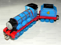 TAKE Along / TAKE-n-Play cu magnet - Thomas and Friends trenulet jucarie - locomotiva GORDON - (GEX1) foto