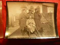 Fotografie- Militari in fata casei- Primul Razboi Mondial foto
