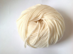 Fir de tricotat sau crosetat , Lana 50 % , moale , catifelata , alb unt foto