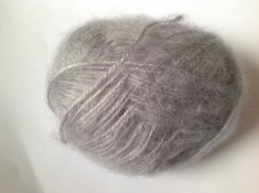 Fir de tricotat sau crosetat , Mohair cu lana 50% , foarte moale , foarte pufos , gri - pret pe 310 g foto