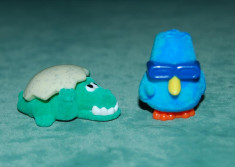 Lot 2 figurine, crocodil si pasare (din Angry Birds), colectie, 3cm si 4 cm foto