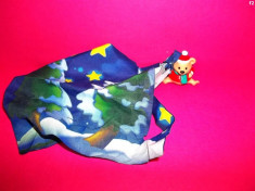 figurina ursulet cu parasuta din plastic de la mpg foto