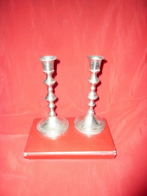Pereche Sfesnice ,metal argintat , h= 16,8 cm foto