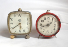 2 ceasuri de masa made in Romania, Aradora si Victoria, de colectie foto