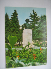 Carte postala /Bustul lui IL Caragiale- vedere (anii 80) foto