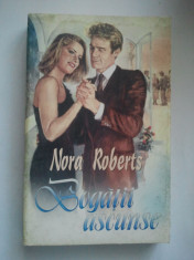 BOGATII ASCUNSE - NORA ROBERTS ( 1956 ) foto