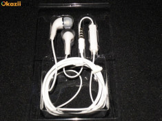 Handsfree Casti Stereo 3,5 alb albe Samsung Ch@t 335 S3350 foto