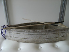 Frumoasa barca din lemn in miniatura, lucrata manual, stare buna, de decor. foto