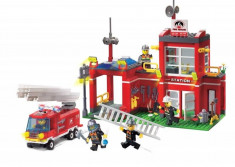 Joc tip lego, Statie de Pompieri cu Masina si 5 Pompieri 910 foto