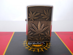 Bricheta tip zippo cu benzina. Gravata marijuana jamaica rasta foto