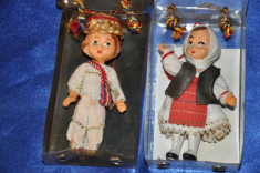 2 Papusi mici Cooperativa Arta Crisana Oradea. Costum popular Romanesc foto
