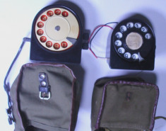 un lot de 2 telefon disc vechi bachelita militar armata foto
