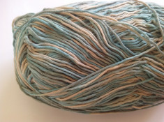 Fir de tricotat sau crosetat , bumbac 100% moale moale degrade bleu crem foto