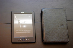 Kindle 6 inch (2014) + carcasa/coperta iluminata foto