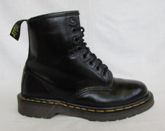 Bocanci Dr. Martens originali, marime 39/40 EU (6 UK) foto