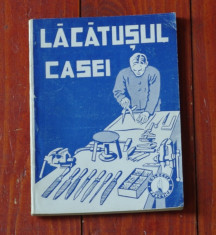 carte editie veche - Lacatusul casei - Ed. Gorjan / 88 pagini !!! foto