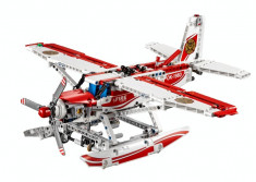 LEGO? Technic Avion de stingere a incendiilor - 42040 foto