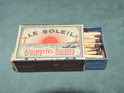 cutie chibrituri vintage LE SOLEIL, Allumettes Suisses, de Surete, Impregnees foto