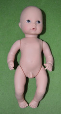 Papusa bebelus baiat (cu forme anatomice) bea si face pipi, 30cm, cauciuc foto