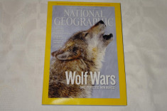 National Geographic - march 2010 - Wolf wars - Once protected, now hunted foto