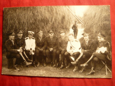 Fotografie -Grup Ofiteri in camuflaj intre capite ,cu catel -Romania cca.1940 foto
