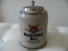 Halba bere din ceramica cu capac din zinc, marcata Bischofshof Bier 1649. foto