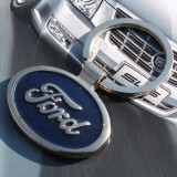 Breloc auto pentru ford argintiu metalic + cutie simpla cadou