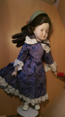 Papusa porcelan de colectie fetita cu rochie mov foto