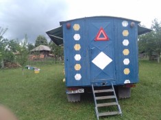 Tractor utb 650 plus pavilion apicol foto