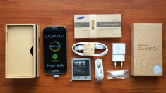 Telefon Samsung Galaxy S4 i9500 / ALB / NEGRU / NOU / BONUS FOLIE STICLA ECRAN foto