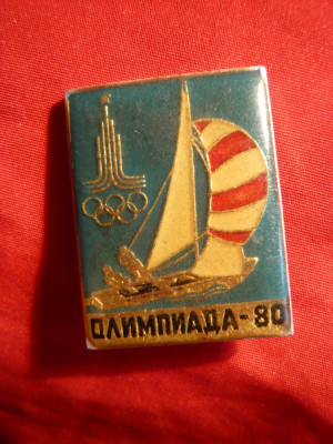 Insigna Olimpiada Moscova - Nave ,metal si email , 2,6x3,4 cm foto