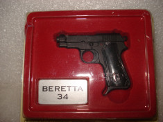 Macheta reproducere revolver metalic - BERETTA 34 scara 1:2,5 foto