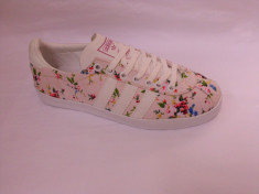 Tenesi Tenisi Adidas Gazelle Flower model flori floral foto