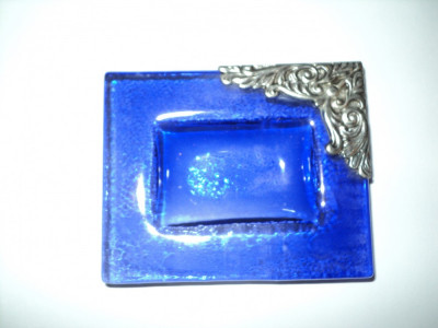 Scrumiera cobalt cu aplicatie metalica foto