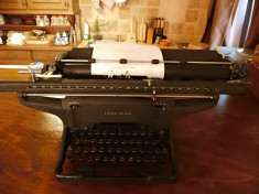 masina de scris vintage deosebita foto