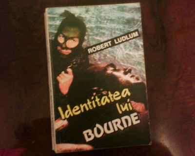 Robert Ludlum Identitatea lui Bourne foto