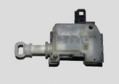 Actuator hayon Vw Golf 4 1J , Skoda Octavia 1U Vw Passat 1997-2000, motoras inchidere centralizata portbagaj 1M0959781A foto