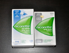 Guma Nicorette Original Flavour 4 mg, 105 buc + IcyWhite 2 mg, 105 buc. foto