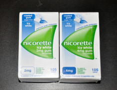 Guma Nicorette IcyWhite 4 mg, 105 buc + IcyWhite2mg, 105 buc. foto