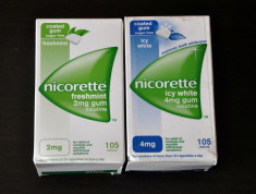 Guma Nicorette IcyWhite 4 mg, 105 buc + FreshMint 2 mg, 105 buc. foto