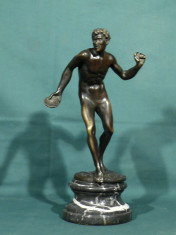 STATUETA DIN BRONZ MASIV PE POSTAMENT DE MARMURA CERSETOR NUD MASCULIN 31,5CM foto