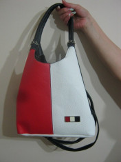 GEANTA TOMMY HILFIGER -SUPERBA ,PRET MICUT! 27 X 24 CM -LATIME 15 CM foto