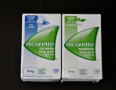 Guma Nicorette IcyWhite 2 mg, 105 buc + FreshMint 2 mg, 105 buc. foto